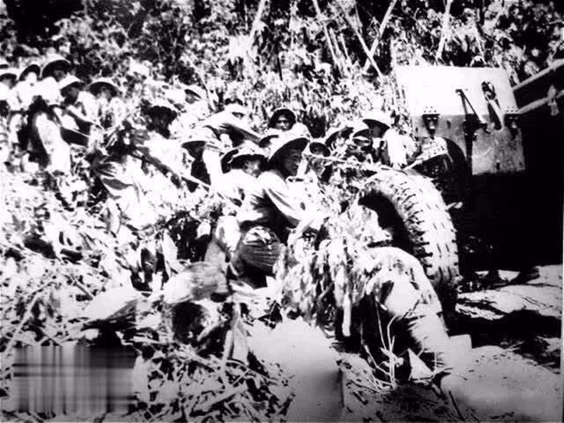 Bo doi Viet Nam keo phao.png