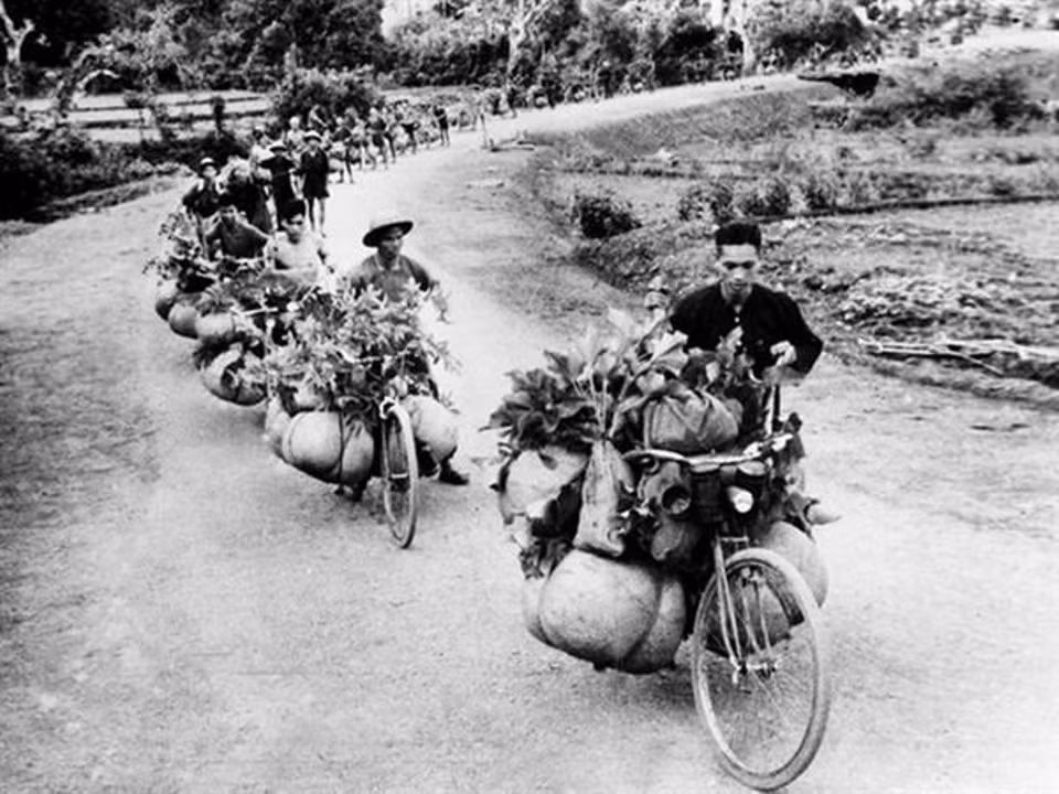 Dan cong hoa tuyen.jpg