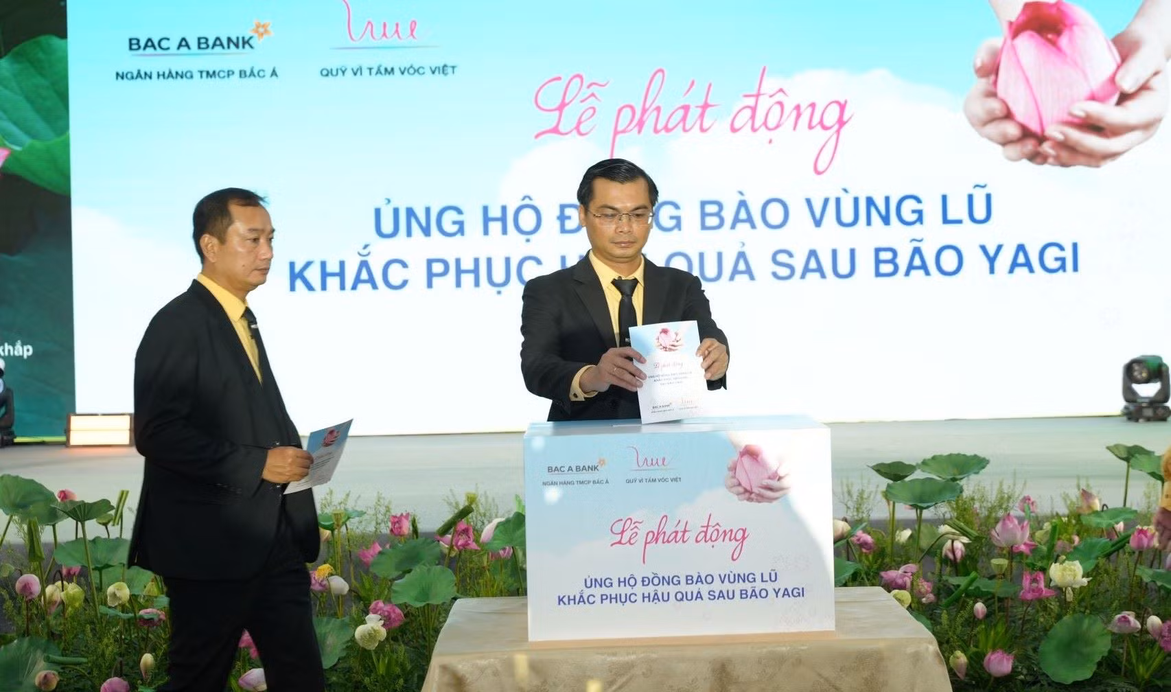 CBNV BAC A BANK tích cực ủng hộ hỗ trợ đồng bào vùng bão lũ khắc phục hậu quả.JPG
