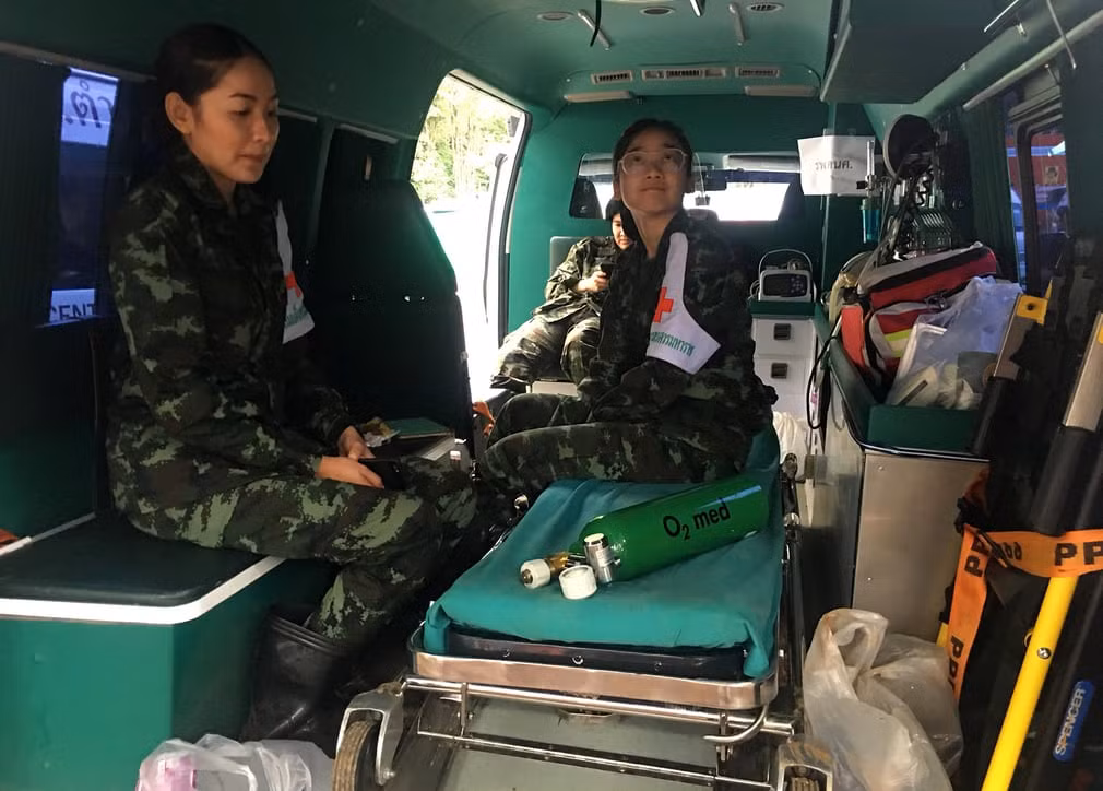 Bên trong xe cứu thương (ảnh Reuters) Bên trong xe cứu thương (ảnh Reuters)