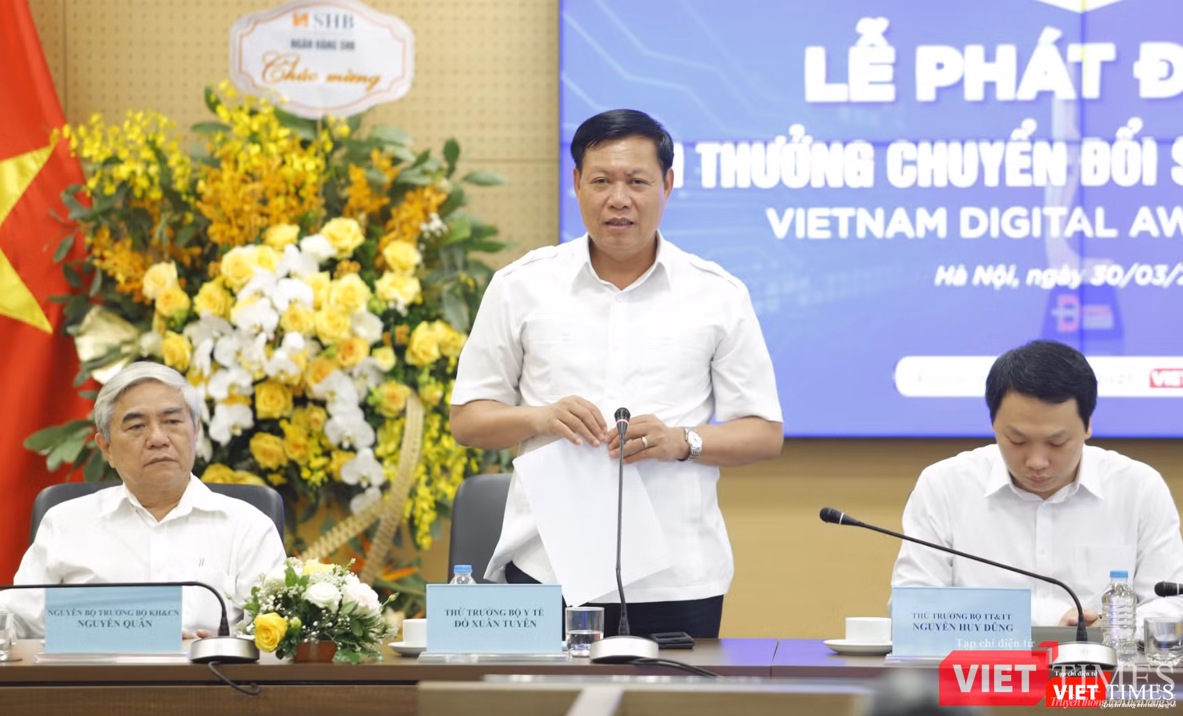 Thứ trưởng Bộ Y tế Đỗ Xuân Tuyên phát biểu tại lễ phát động giải thưởng Chuyển đổi số Việt Nam 2021 Thứ trưởng Bộ Y tế Đỗ Xuân Tuyên phát biểu tại lễ phát động giải thưởng Chuyển đổi số Việt Nam 2021