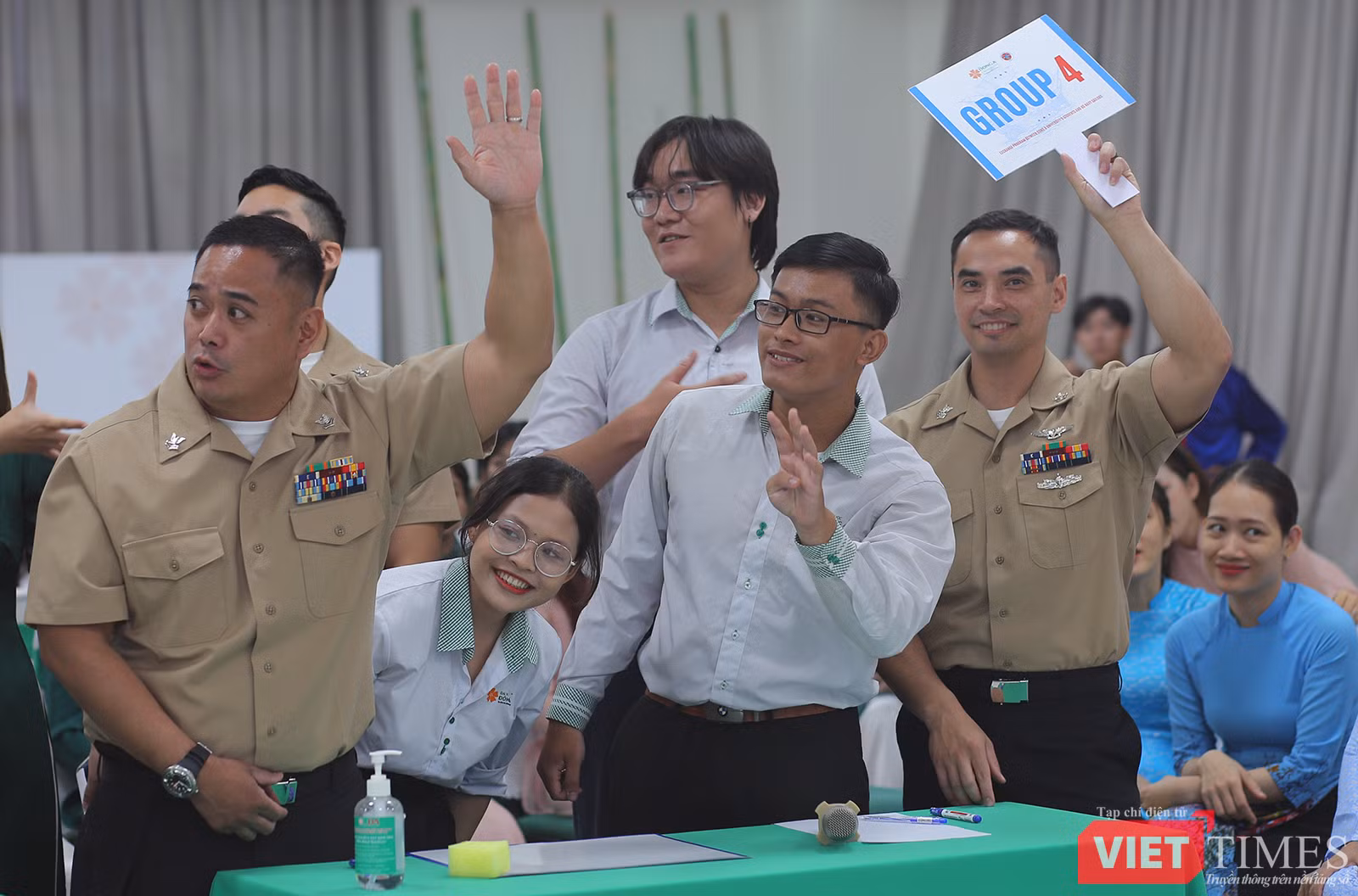 vt_ giao luu uss ronald reagan 1.png