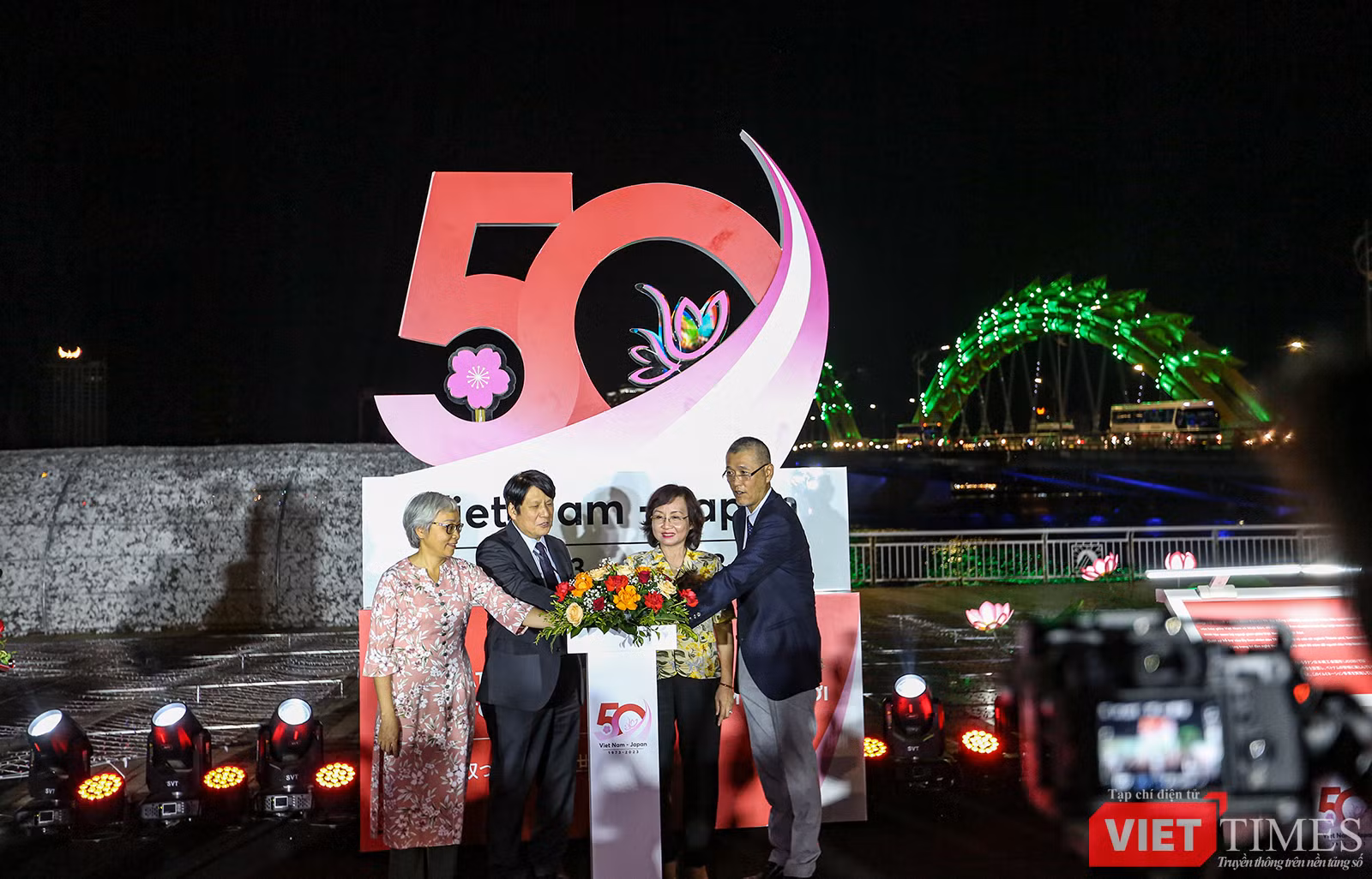 vt_khong gian anh sang viet nhat 16.png