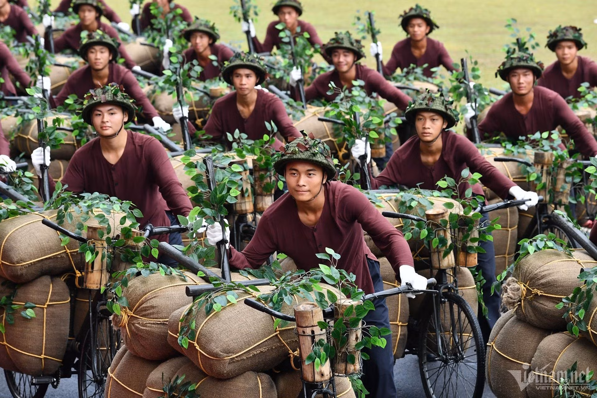 w-dan-cong-hoa-tuyen-1-443.jpg