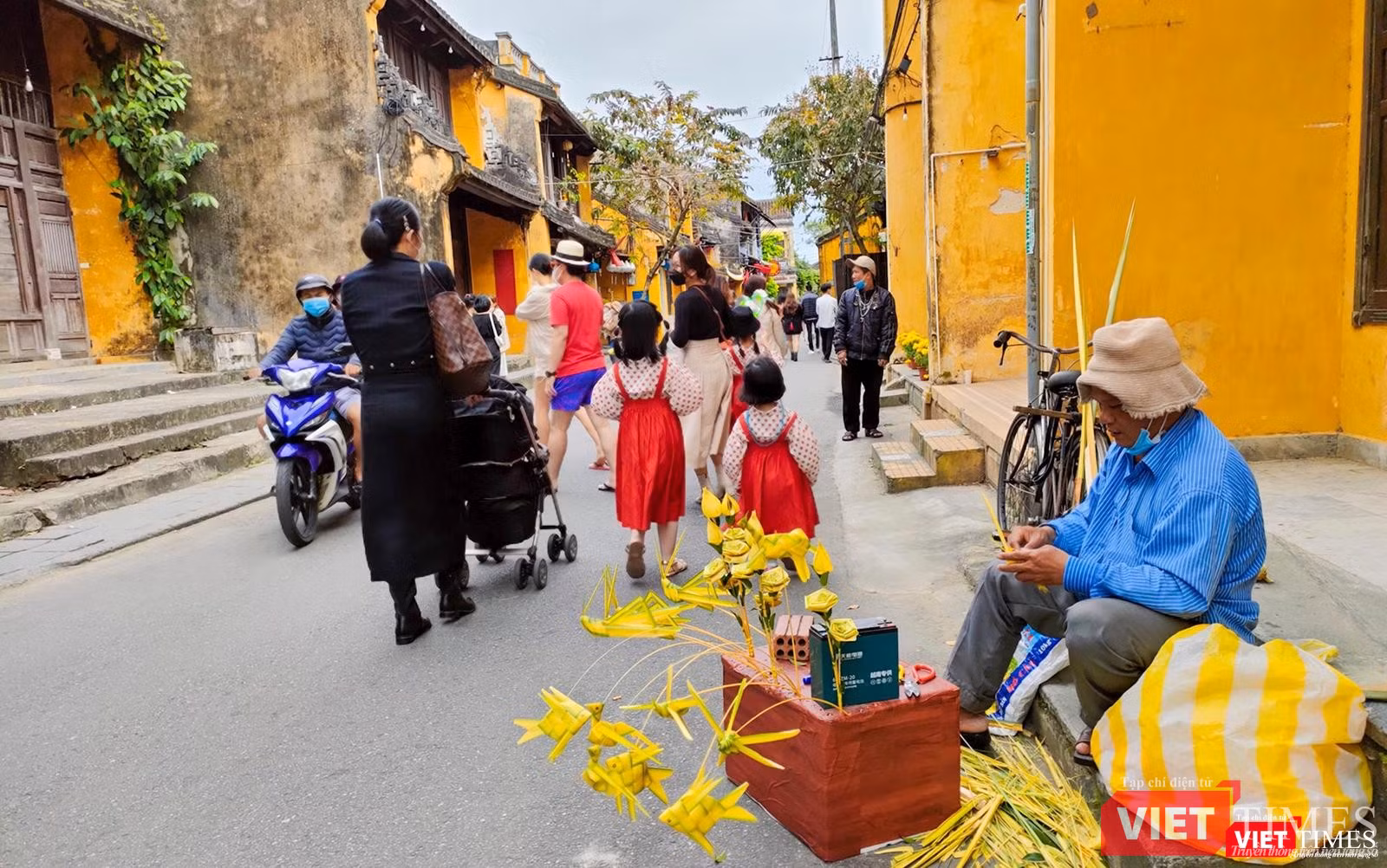 Trò chơi truyền thống bằng lá dừa