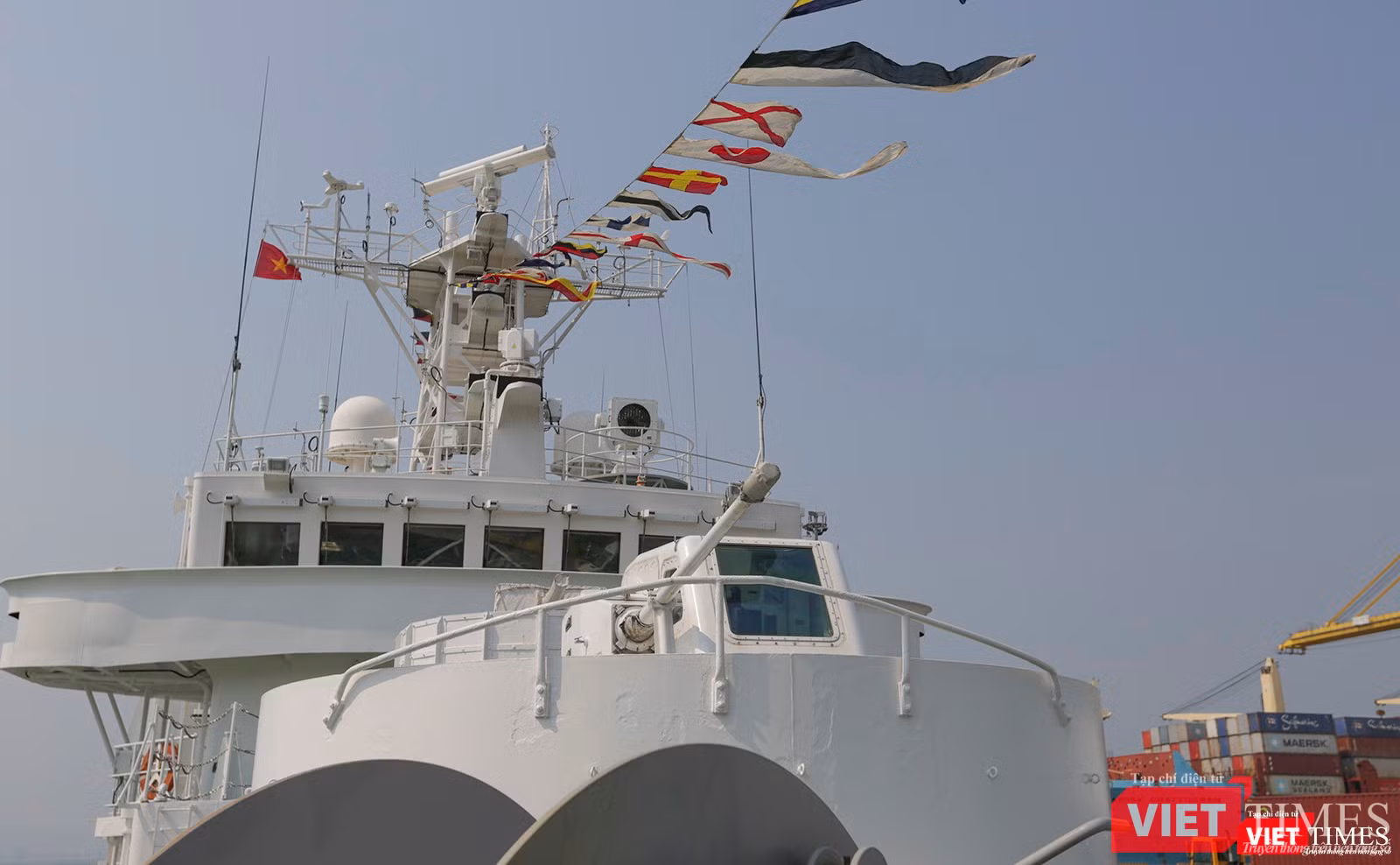 Pháo hạm trên tàu