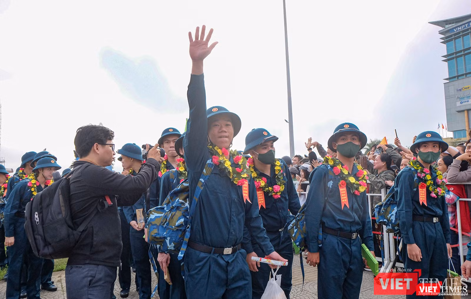 Chào mẹ, con lên đường ngập ngũ! Chào mẹ, con lên đường ngập ngũ!