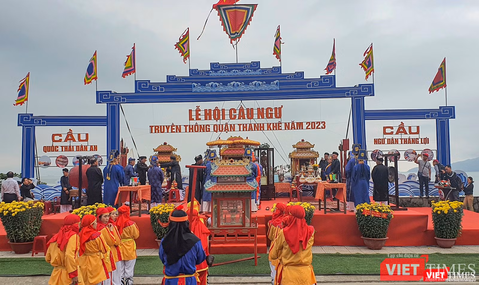 Các bậc tiền hiền dâng hương