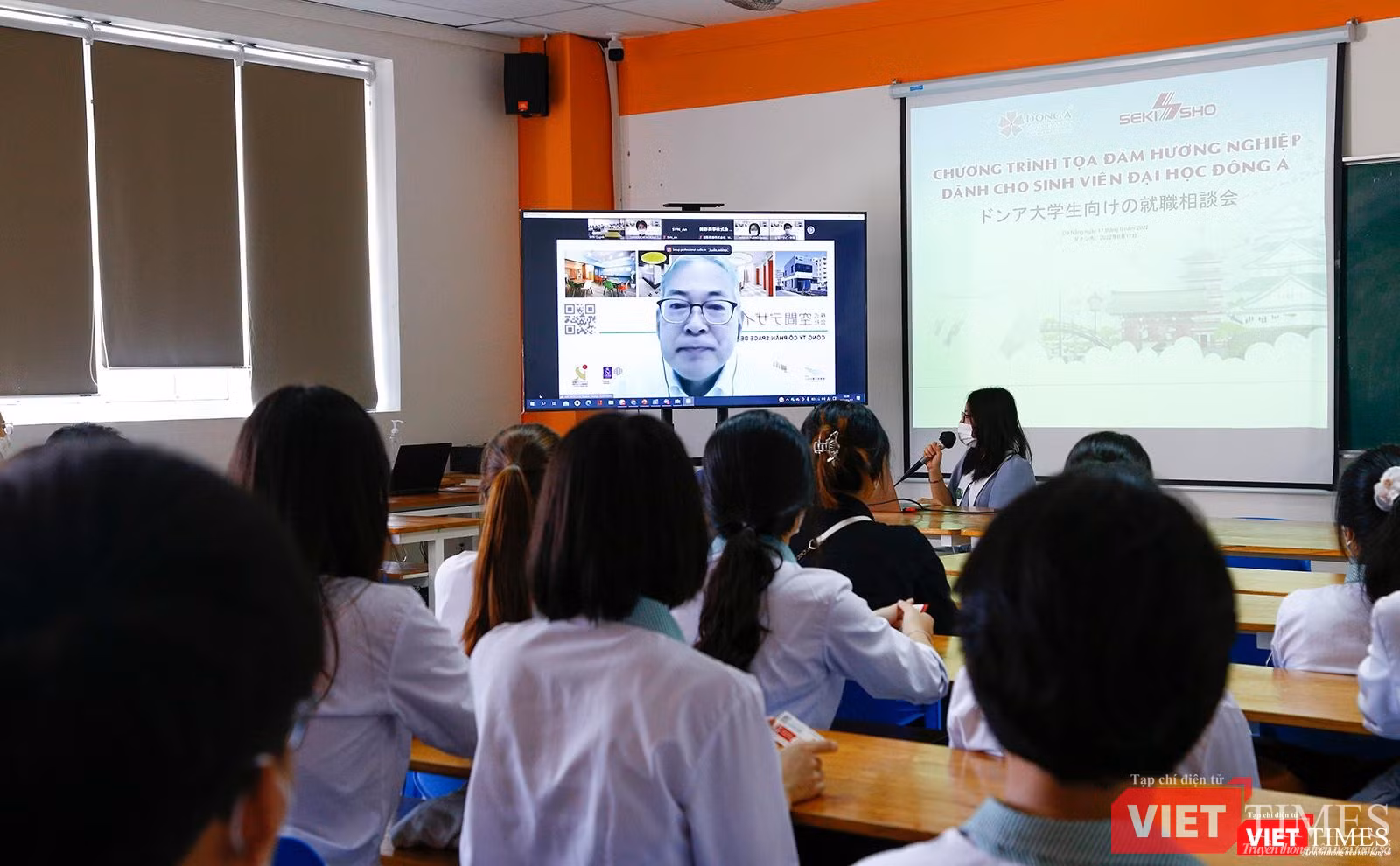 Một phiên phỏng vấn tuyển dụng trực tuyến