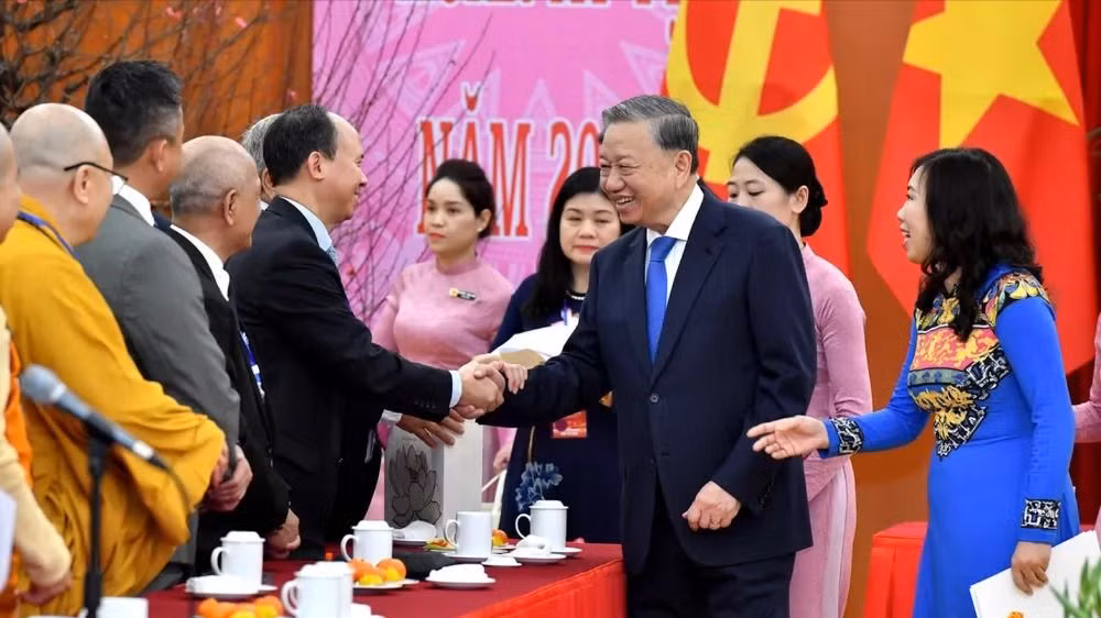 tong-bi-thu-to-lam-tiep-doan-100-kieu-bao-tieu-bieu-tham-du-xuan-que-huong-2025-3-2941-1853.jpg