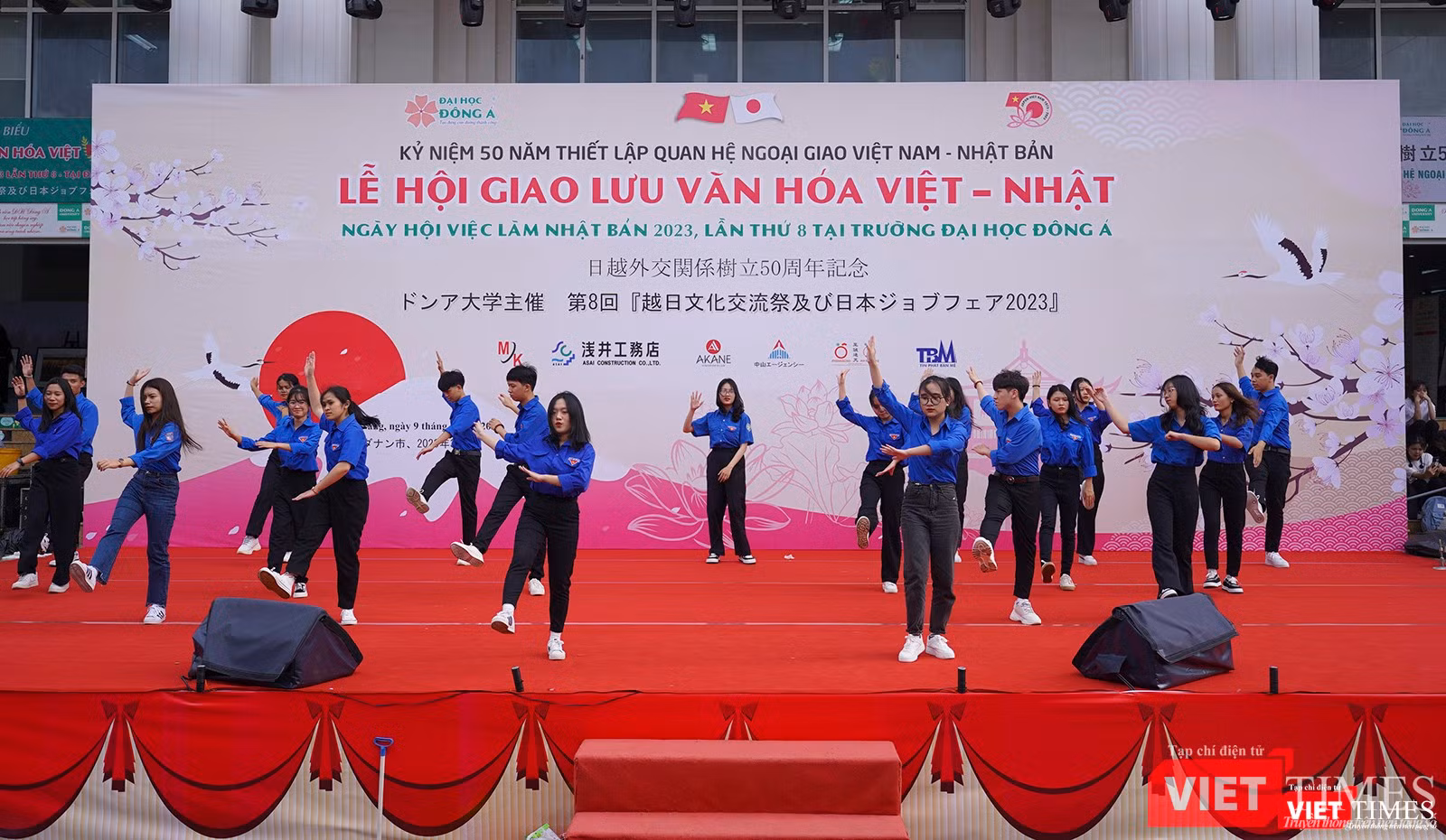 Màn múa tập thể