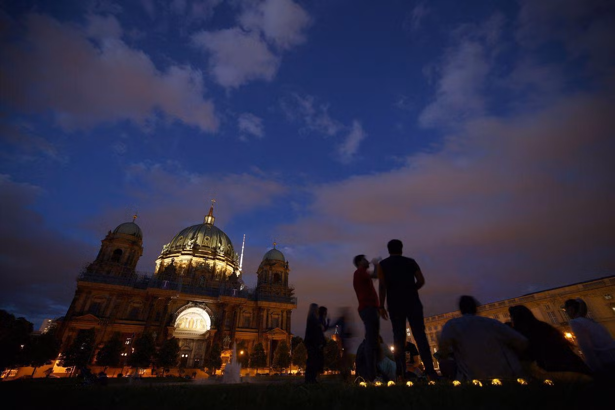 Nhà thờ Berlin tắt đèn điện trang trí tối đa để tiết kiệm điện (Ảnh: Reuters) Nhà thờ Berlin tắt đèn điện trang trí tối đa để tiết kiệm điện (Ảnh: Reuters)