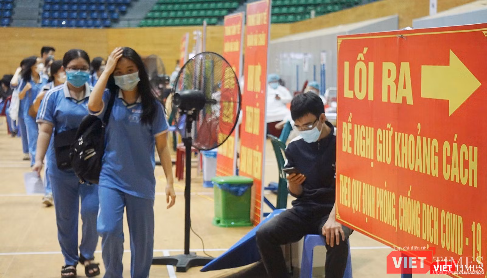 Và ra về...
