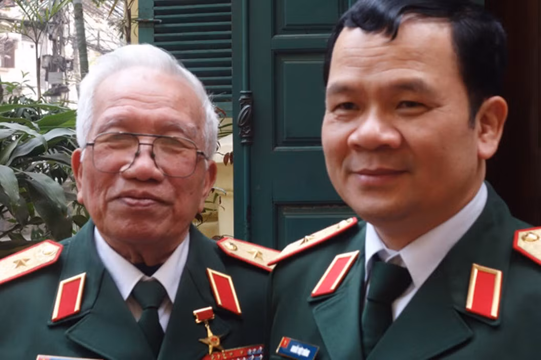 Hai cha con, hai Trung tuong.jpg
