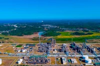 Nhà máy lọc dầu Dung Quất và Nghi Sơn: Hai "mắt xích" then chốt trong bài toán năng lượng Việt Nam