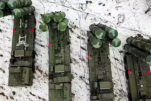 Hệ thống phòng không S-400 do Nga sản xuất. Ảnh: MW.
