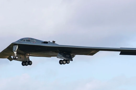 Hình ảnh một máy bay ném bom tàng hình B-2 của Mỹ đang bay. Ảnh: Getty.