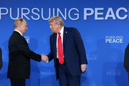 Tổng thống Mỹ Donald Trump tiếp đón Tổng thống Nga Vladimir Putin tại căn cứ liên hợp Elmendorf-Richardson ở Anchorage, Alaska vào ngày 15/8/2025. Ảnh: Getty.