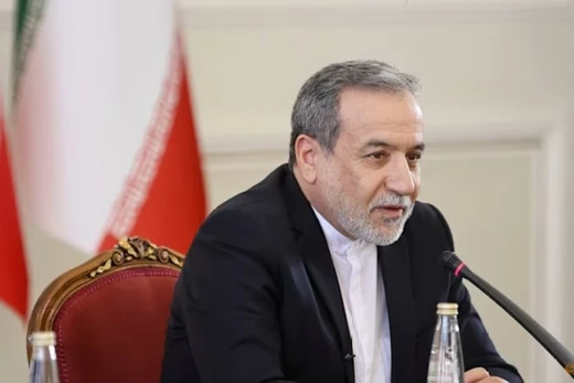 Ngoại trưởng Iran Abbas Araghchi phát biểu trong cuộc gặp với các đại sứ nước ngoài tại Iran, ở Tehran, Iran, ngày 5/10/2025. Ảnh: Reuters.