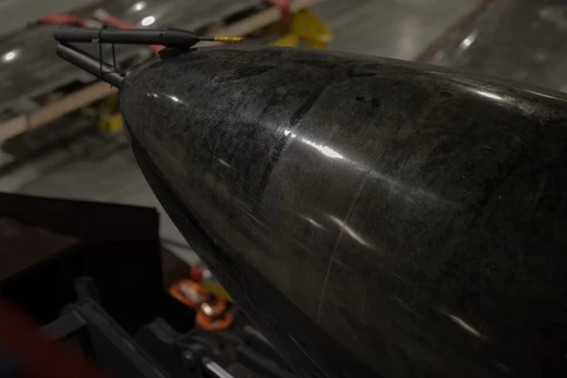 Một tên lửa hành trình Flamingo tại một nhà máy sản xuất vũ khí ở Ukraine. Ảnh: WSJ.