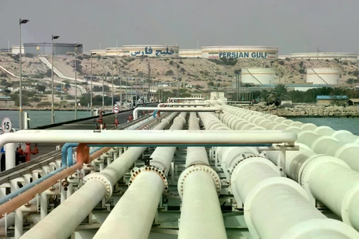 Khu phức hợp dầu khí đảo Kharg ở Iran. Ảnh: Bloomberg.