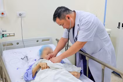 Hai biến cố tim mạch cùng lúc, cụ bà 84 tuổi được cứu nhờ chiến lược điều trị hai giai đoạn