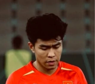 Lý Đức xin lỗi sau thất bại trước U23 Trung Quốc, nhận khích lệ từ CĐV và các "đàn anh"