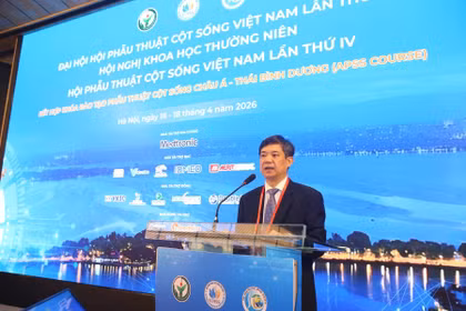 Công nghệ cao khiến phòng mổ cột sống thay đổi chóng mặt