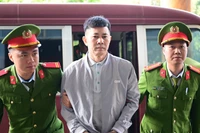 Các bị cáo tại phiên tòa phúc thẩm.