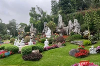 Vườn tượng ở chùa Tiêu