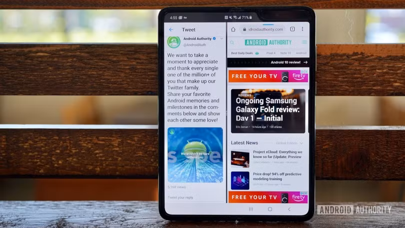 So với những chiếc máy tính bảng như iPad và Tab S6 thì Fold còn thua kém nhiều nếu xét trên phương diện một chiếc máy tính bảng (Ảnh: Android Authority) So với những chiếc máy tính bảng như iPad và Tab S6 thì Fold còn thua kém nhiều nếu xét trên phương diện một chiếc máy tính bảng (Ảnh: Android Authority)