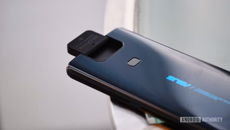 Camera lật ấn tượng trên chiếc Asus Zenfone 6 (Ảnh: Android Authority)