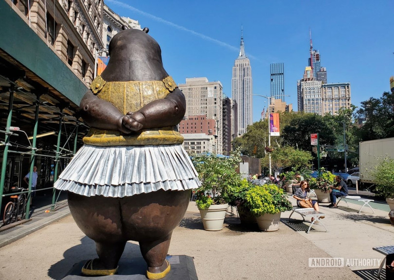 Ảnh chụp ngoài trời cho màu sắc sống động (Ảnh: Android Authority)