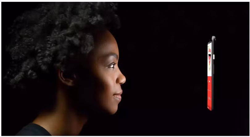 Nhận diện khuôn mặt đang là xu thế trên những chiếc smartphone (Ảnh: Cnet)