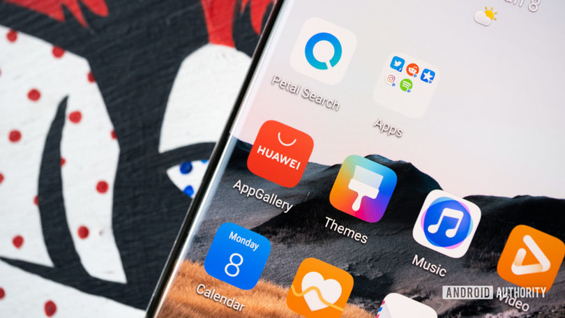 Huawei P40 Pro Plus chạy trên nền tảng EMUI 10.1 (Ảnh: Android Authority)