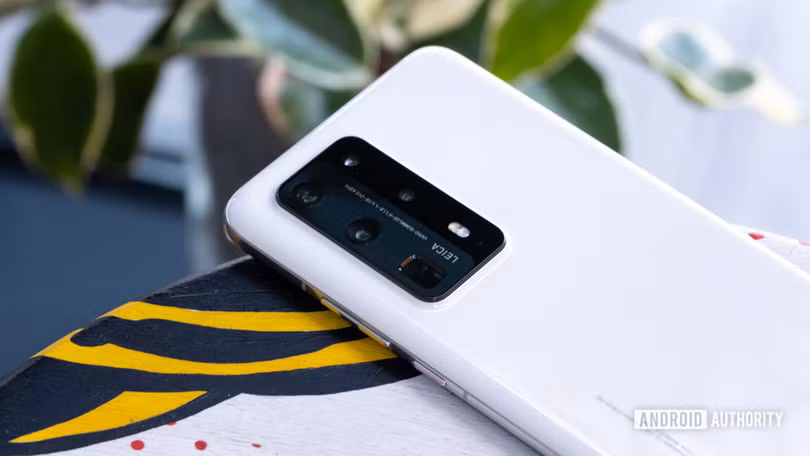 Cụm camera chính là điểm nổi bật trên chiếc Huawei P40 Pro Plus (Ảnh: Android Authority) Cụm camera chính là điểm nổi bật trên chiếc Huawei P40 Pro Plus (Ảnh: Android Authority)