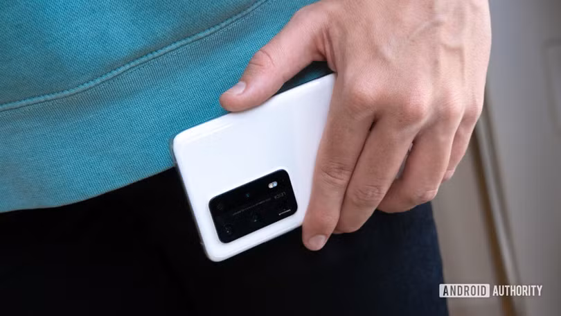 Cảm giác cầm nắm chắc chắn (Ảnh: Android Authority) Cảm giác cầm nắm chắc chắn (Ảnh: Android Authority)