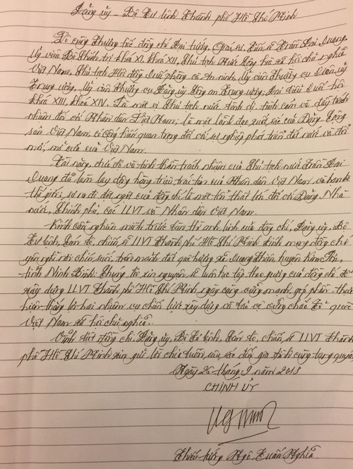 Thiếu tướng Ngô Tuấn Nghĩa, Chính ủy Bộ tư lệnh thành phố Hồ Chí Minh ghi sổ tang viếng cố Chủ tịch nước Trần Đại Quang. Nguồn: Dân trí Thiếu tướng Ngô Tuấn Nghĩa, Chính ủy Bộ tư lệnh thành phố Hồ Chí Minh ghi sổ tang viếng cố Chủ tịch nước Trần Đại Quang. Nguồn: Dân trí