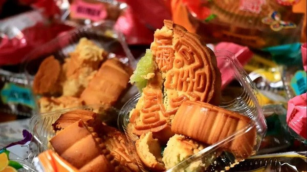 Một loại bánh nghi xuất xứ Trung Quốc bị thu giữ. Ảnh: Hà Nội mới