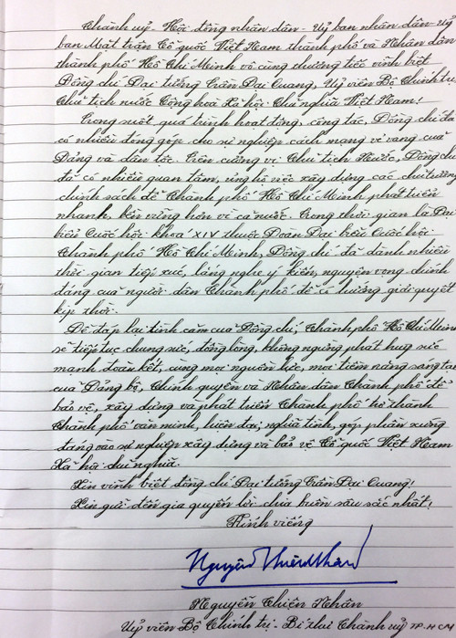 Bí thư Thành ủy Thành phố Hồ Chí Minh ghi sổ tang viếng cố Chủ tịch nước Trần Đại Quang. Nguồn: Vnexpress Bí thư Thành ủy Thành phố Hồ Chí Minh ghi sổ tang viếng cố Chủ tịch nước Trần Đại Quang. Nguồn: Vnexpress