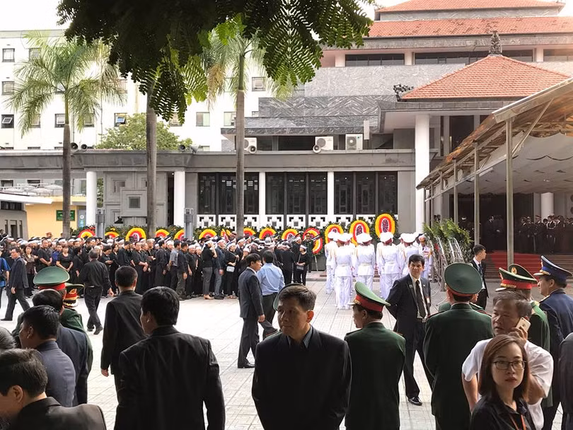 Chuẩn bị tới giờ viếng Chủ tịch nước Trần Đại Quang. Nguồn: VietNamnet