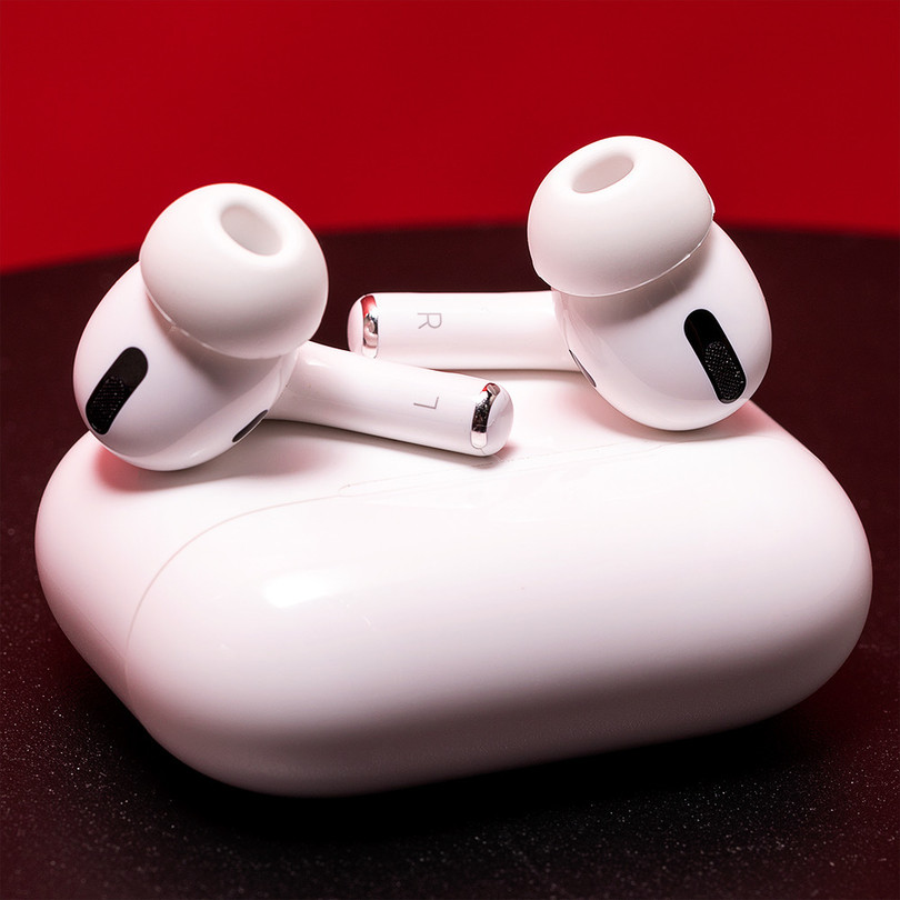 AirPods Pro (Ảnh: The Verge)