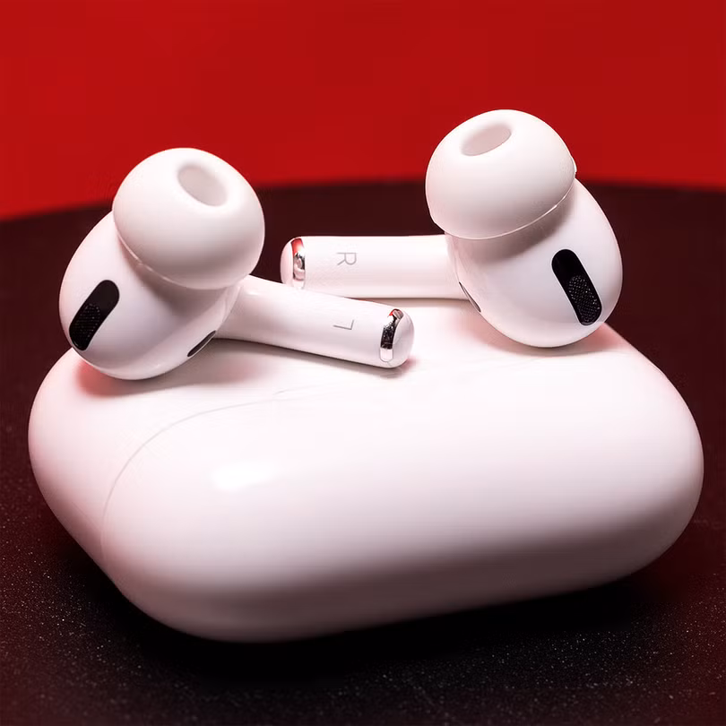 AirPods Pro (Ảnh: The Verge)