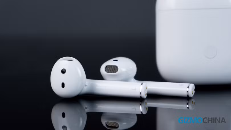 Thiết kế tai nghe chứ "y" quen thuộc trên những chiếc AirPods (Ảnh: Gizmochina) Thiết kế tai nghe chứ "y" quen thuộc trên những chiếc AirPods (Ảnh: Gizmochina)