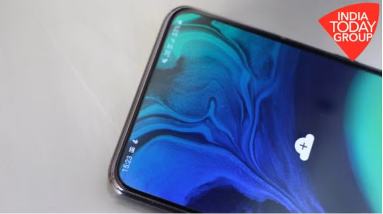 Trọng lượng nặng là một điểm trừ của Samsung Galaxy A80 (Ảnh: IndiaToday) Trọng lượng nặng là một điểm trừ của Samsung Galaxy A80 (Ảnh: IndiaToday)