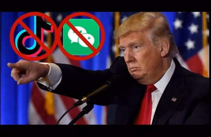 Tổng thống Donal Trump ký một lệnh cấm tương tự với TikTok (Ảnh: Bloomberg)