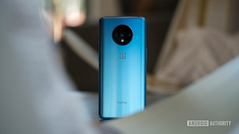 Thiết kế khá độc đáo với cụm 3 camera được xếp thành hình tròn (Ảnh: androidauthority.com) Thiết kế khá độc đáo với cụm 3 camera được xếp thành hình tròn (Ảnh: androidauthority.com)