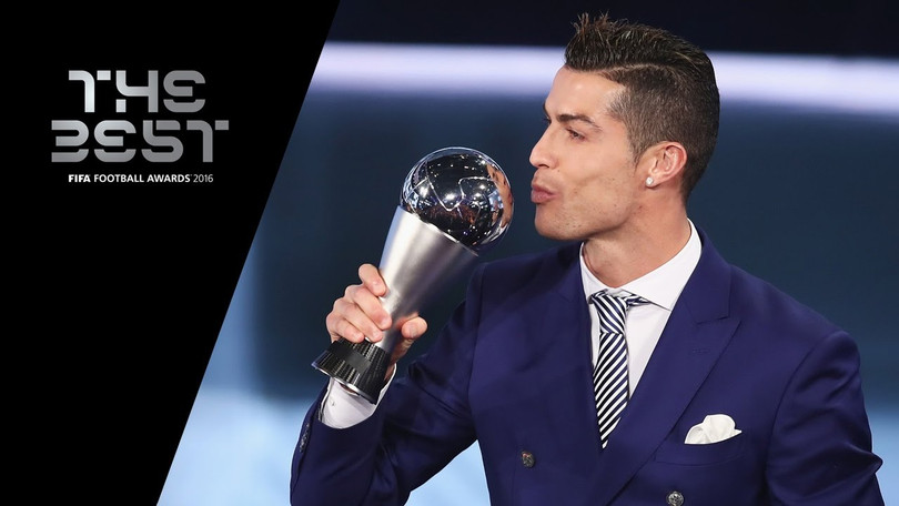 Ronaldo nhận giải FIFA The Best năm 2016 (Ảnh: Youtube)