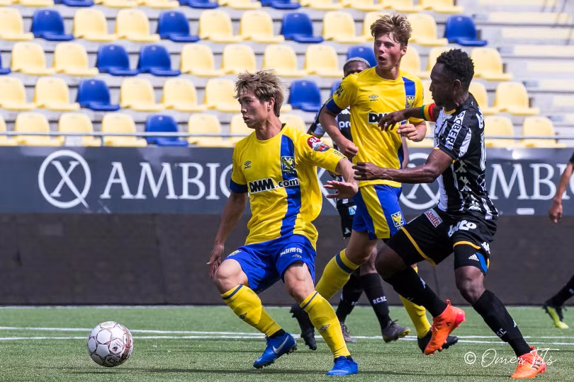 Công Phượng trong màu áo CLB Sint-Truidense (Ảnh: kenh14.vn)