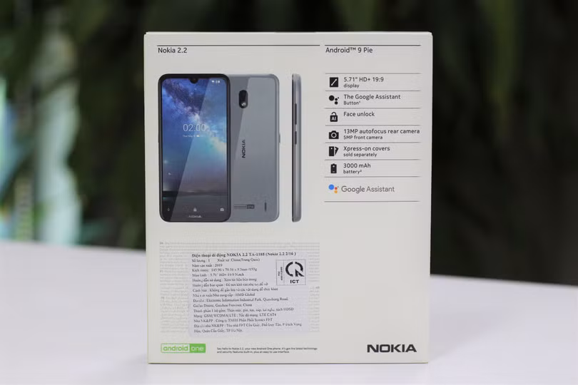 Mặt sau hộp sản phẩm cung cấp một vài thông số nổi bật của máy